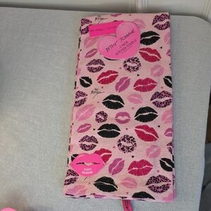 Betsey Johnson Lip Print 2 Pack Kitchen Towels
